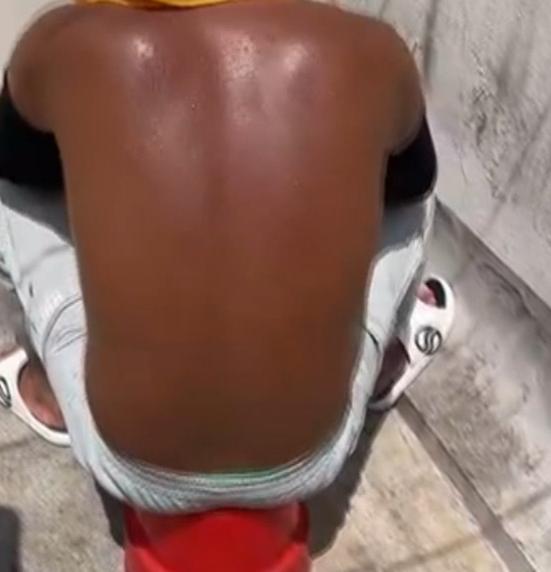 DƬ